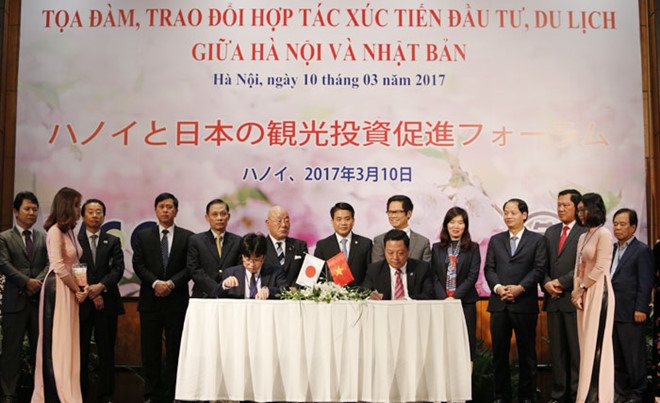 Trong khuôn khổ Tọa đàm đã diễn ra Lễ ký kết 5 Biên bản ghi nhớ hợp tác giữa UBND TP Hà Nội, Sở, ngành với các nhà đầu tư, doanh nghiệp Nhật Bản. Ảnh: Hồng Hạnh.
